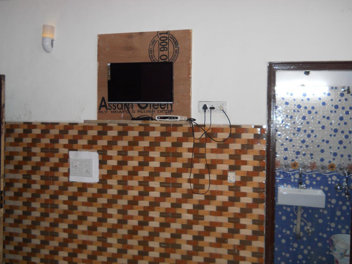 Aditya Palace Hotel *