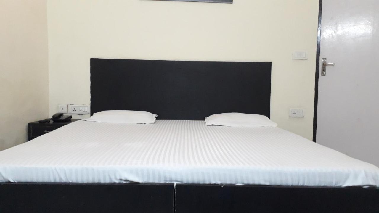 Hotel Fabhotel Sarwan
