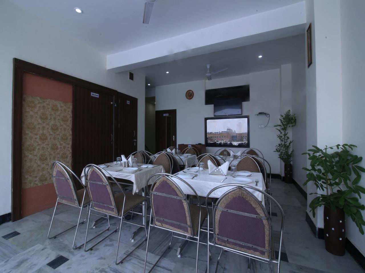 Oyo 16372 The Vantage Hotel Agra (Uttar Pradesh)