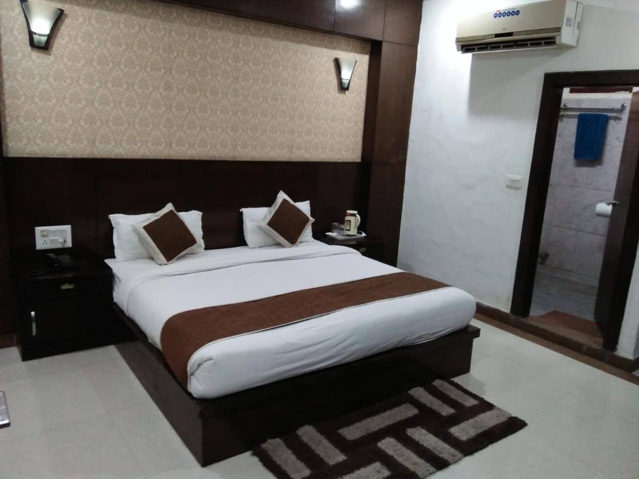 Hotel Dazzling East Gate 3*