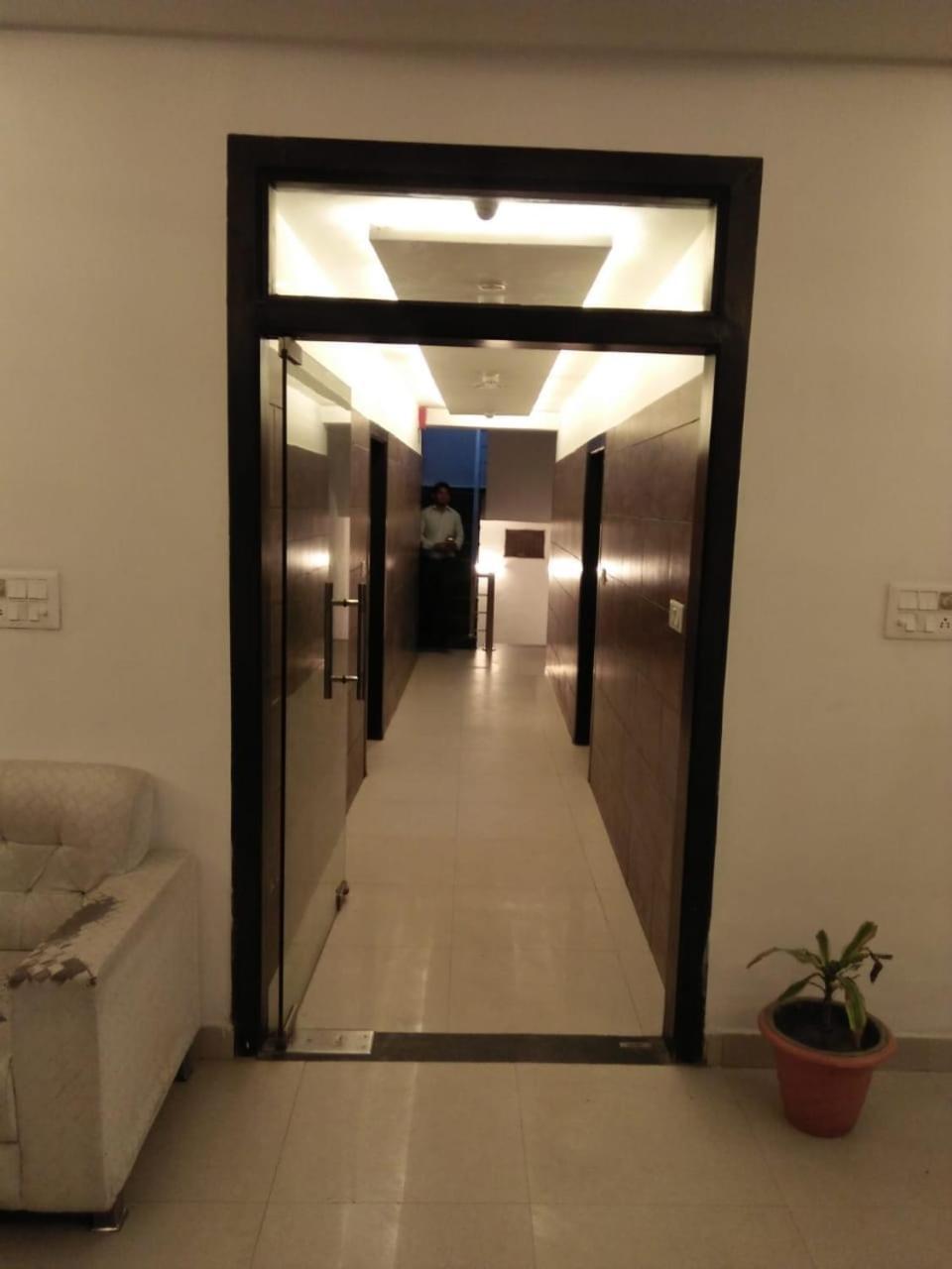 Dazzling East Gate Hotel 3*