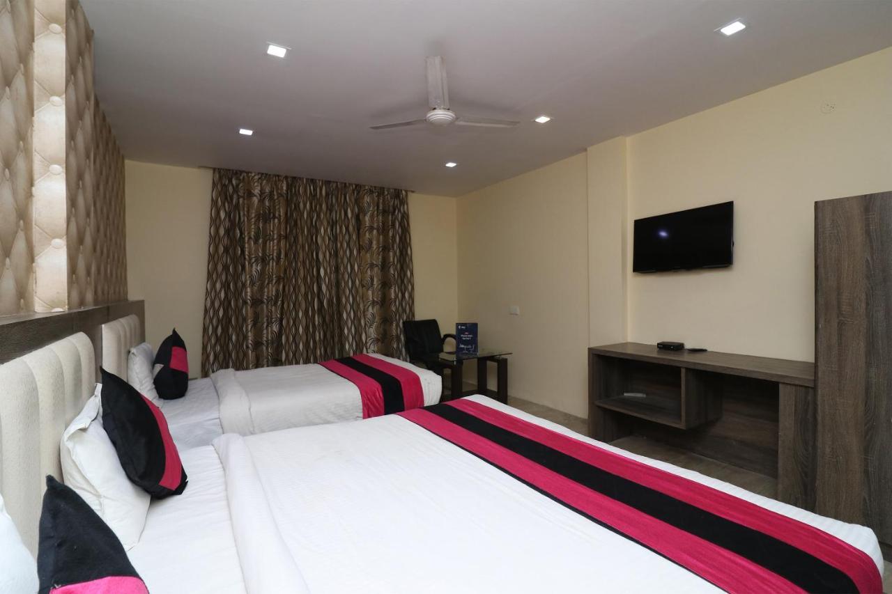 Oyo 23595 Tajway Hotel 3*