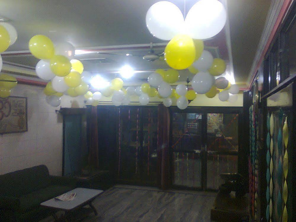 Aditya Palace Hotel *