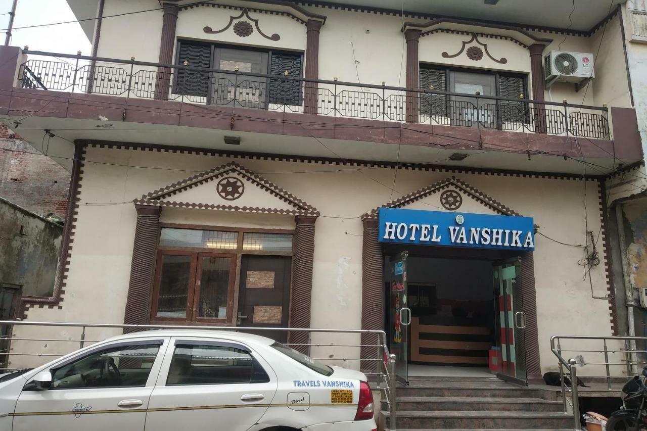 Oyo 29411 Vanshika Hotel Agra (Uttar Pradesh)