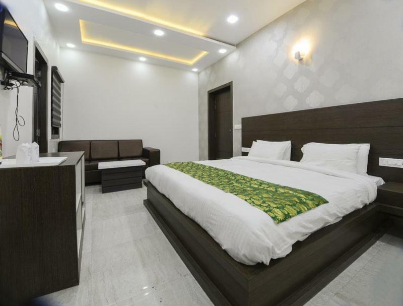 Ayu The Rigel Hotel