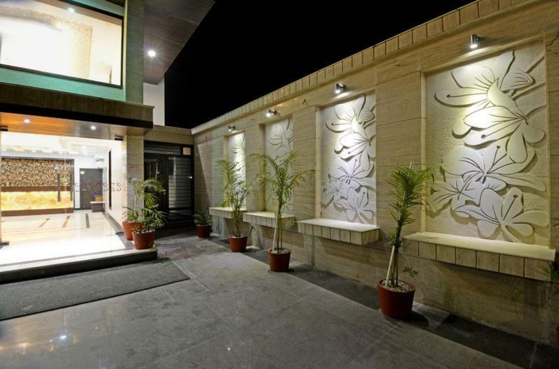 Ayu The Rigel Hotel 3*
