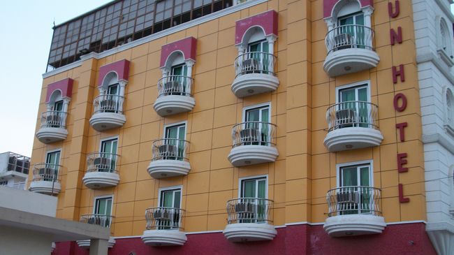 Parkside Agra Hotel *