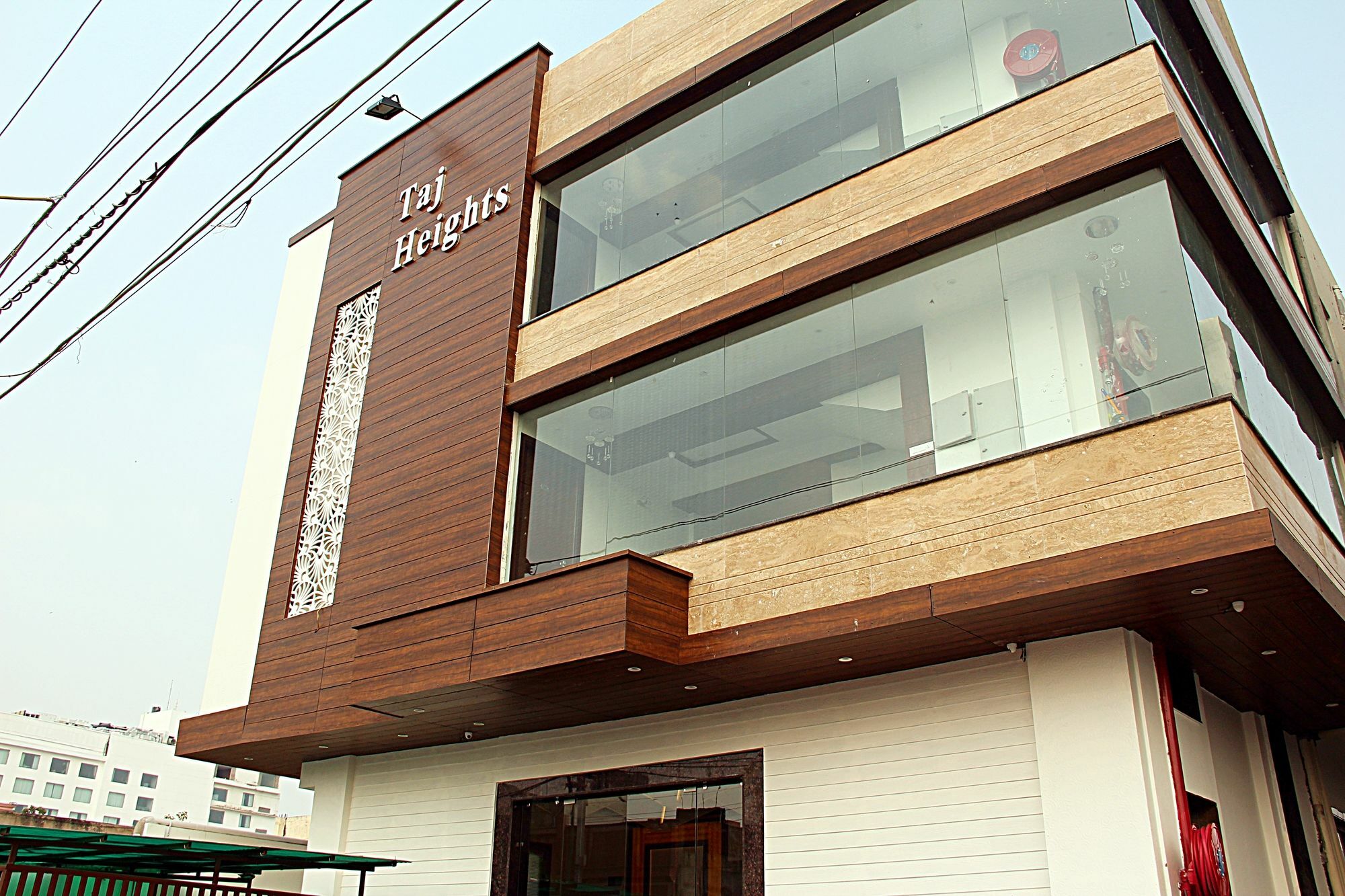 Hotel Taj Heights 3*