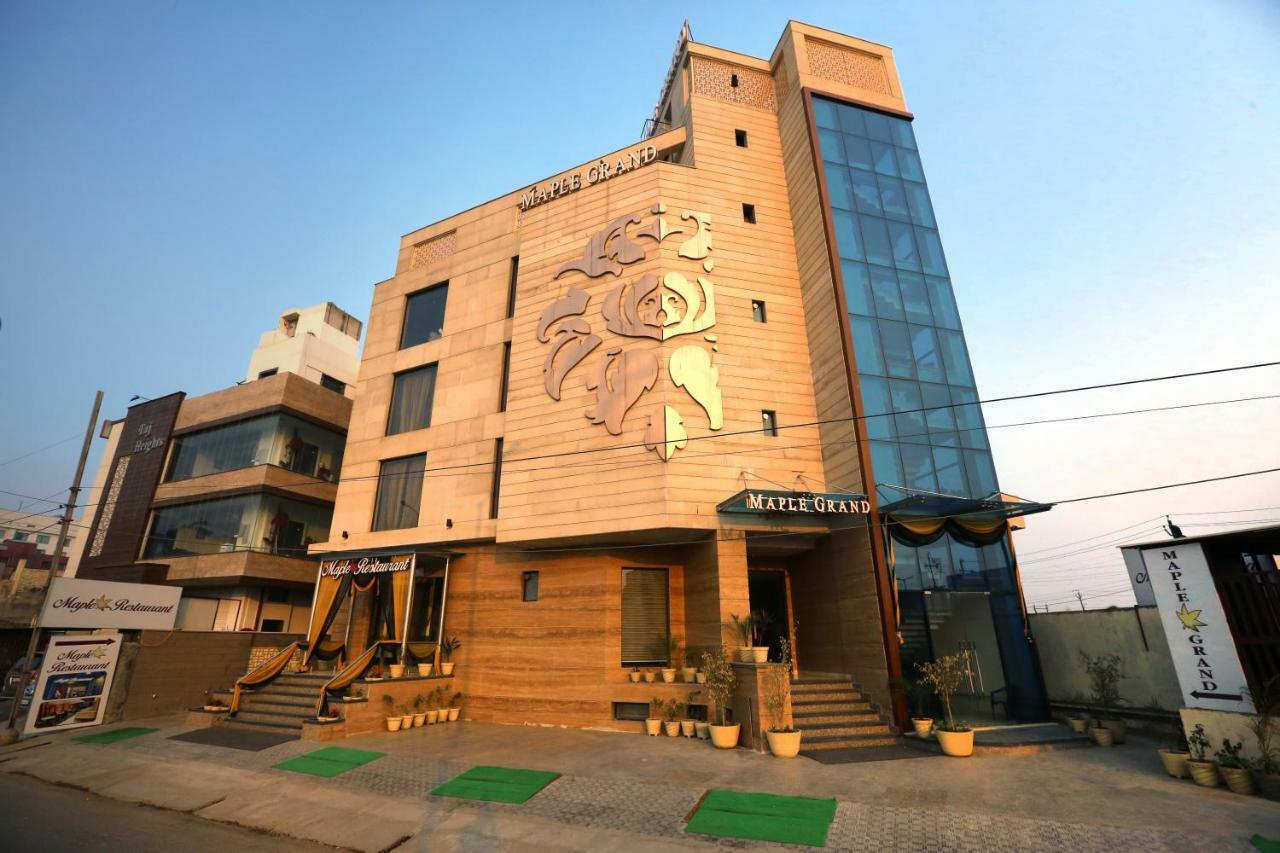 Maple Grand Hotel 3*