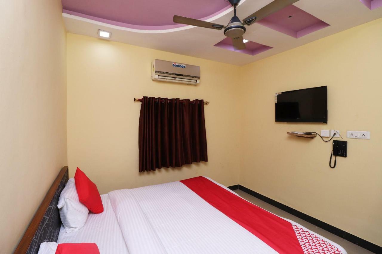 Oyo 37887 Sikandra Palace & Restaurant Hotel 3*