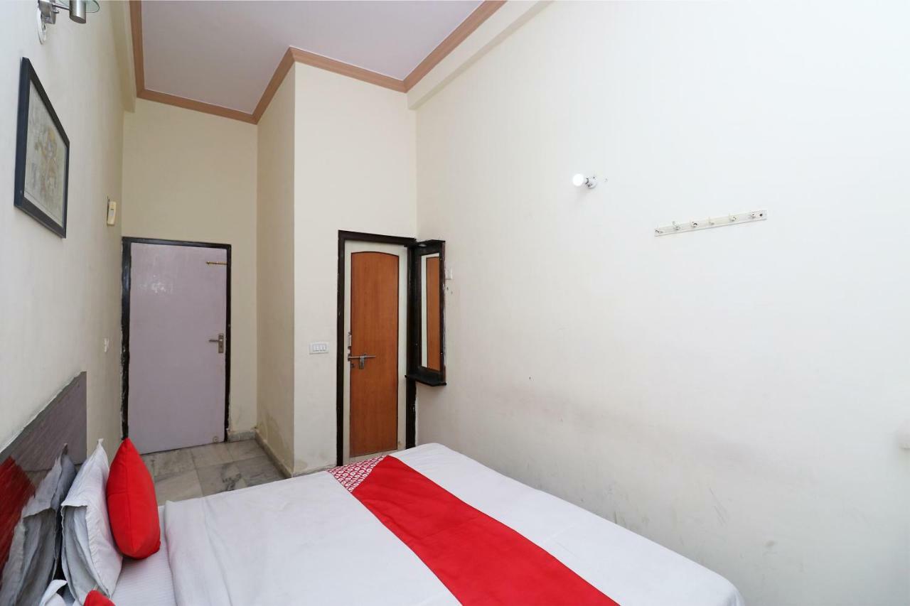 Fabhotel Sarwan