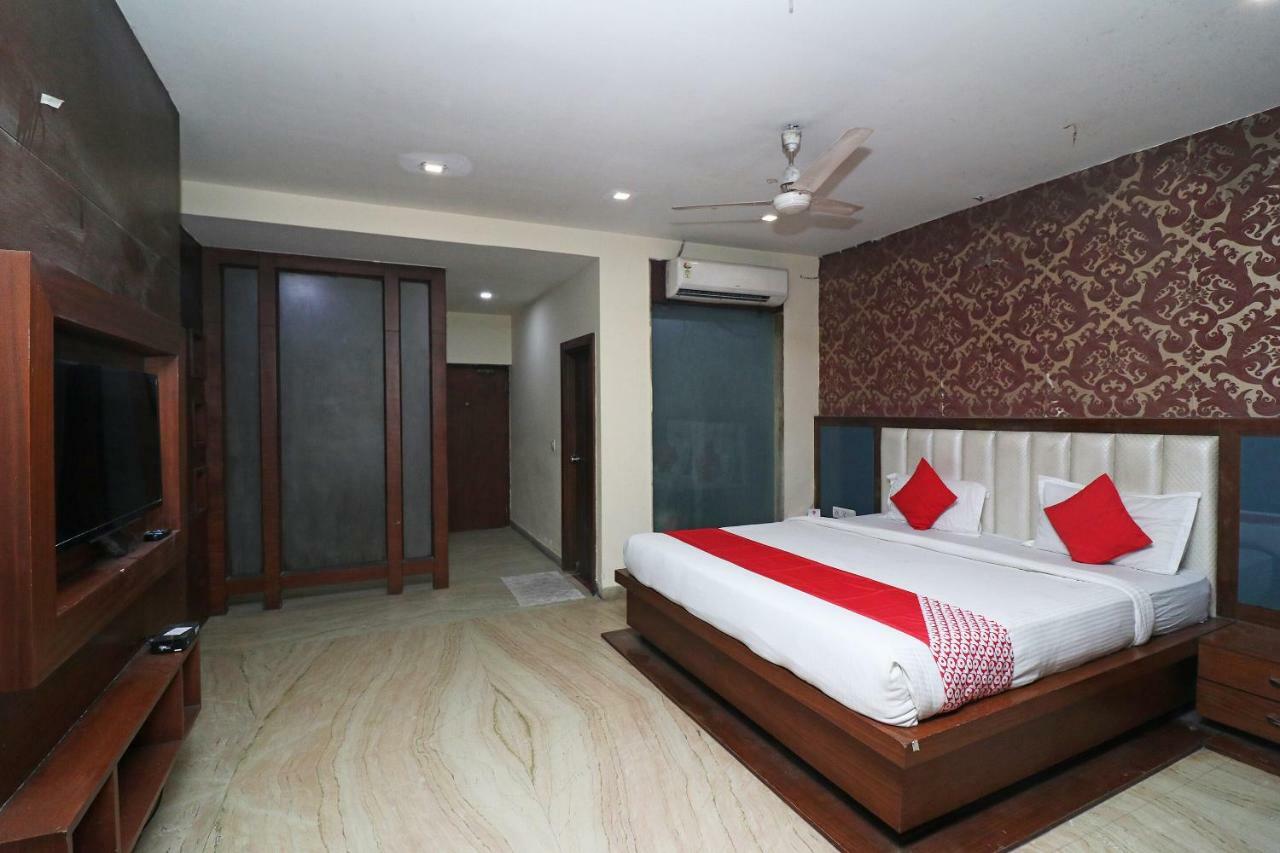 Oyo 23595 Tajway Hotel
