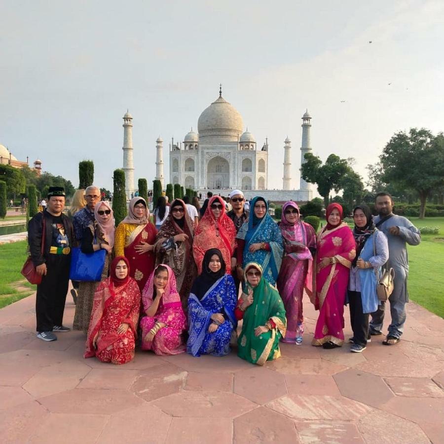 Friends & Agra (Uttar Pradesh)