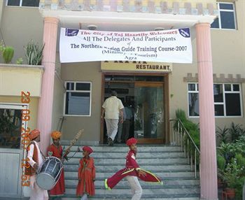Priya Hotel 3*