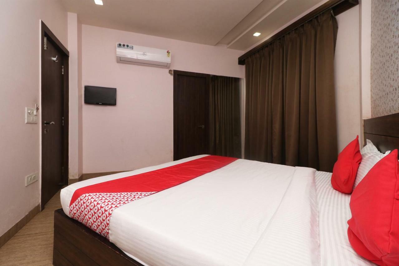 Oyo 22826 Sheltear & Resturant Hotel Agra (Uttar Pradesh)