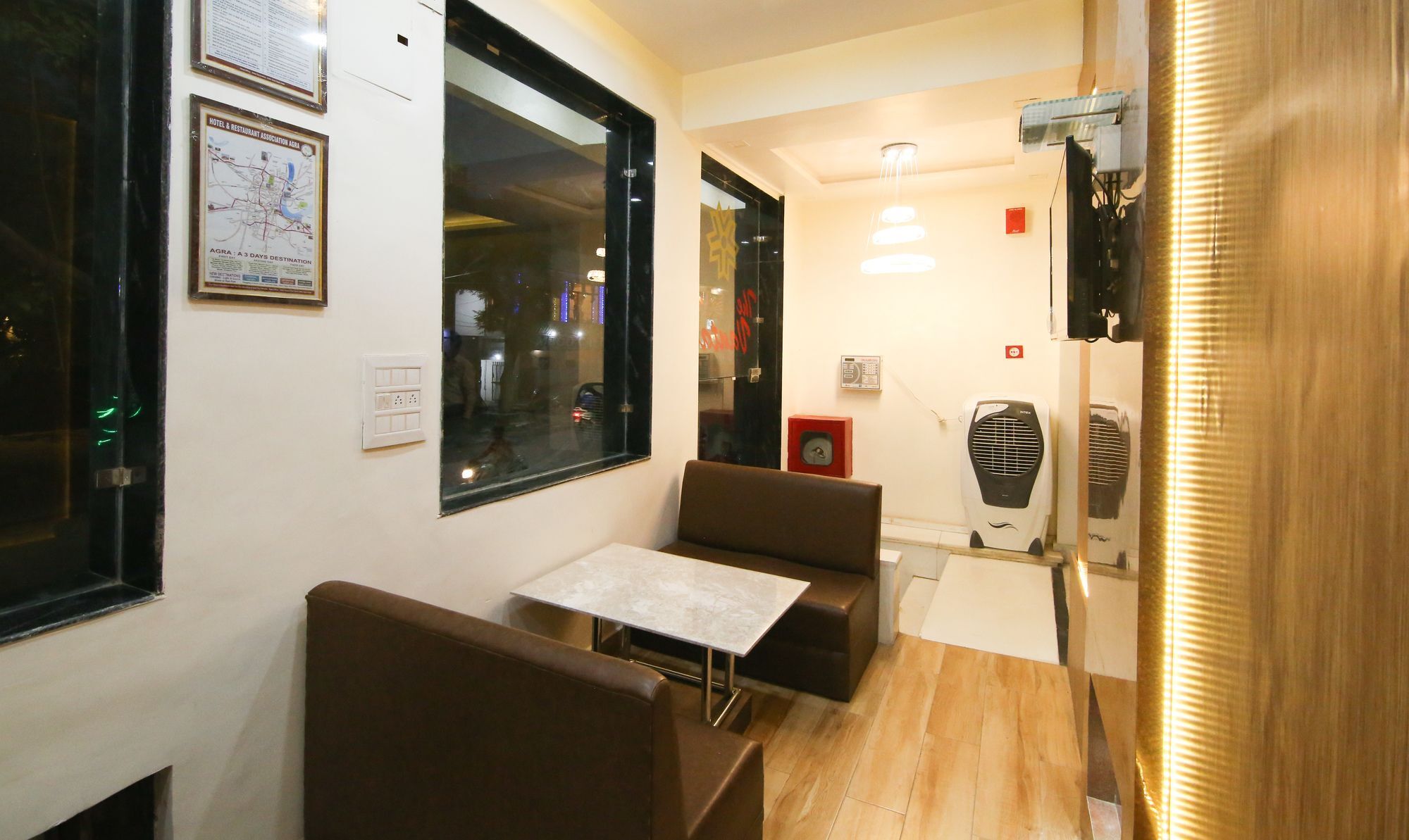 Oyo 16372 The Vantage Hotel Agra (Uttar Pradesh)