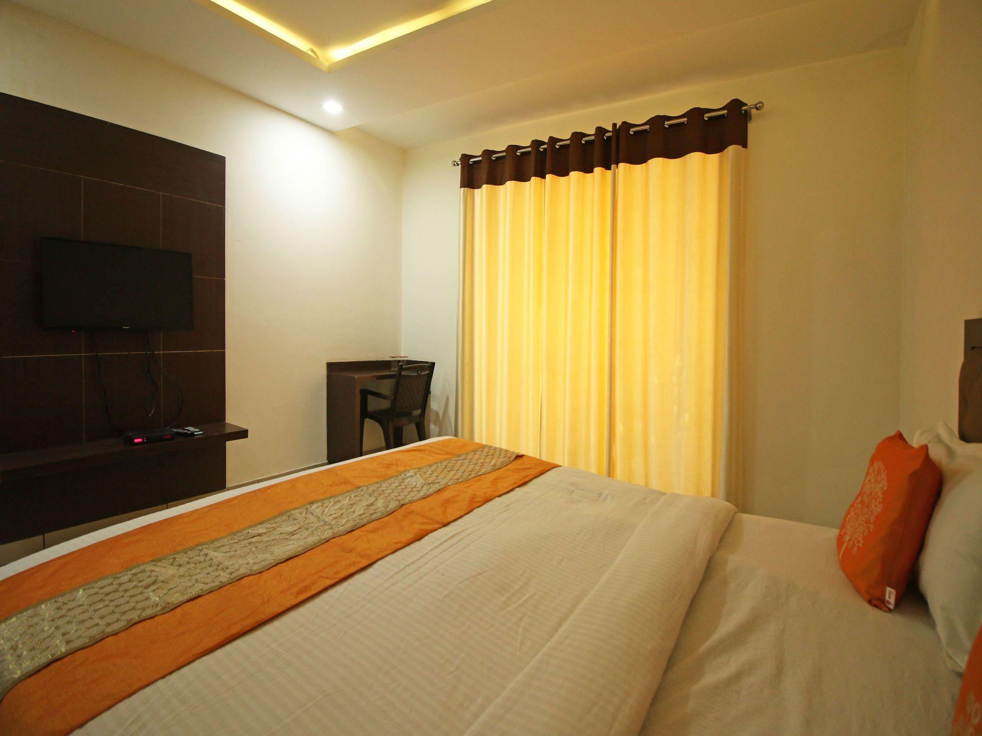 Hotel Oyo 8095 Areeba Agra (Uttar Pradesh)