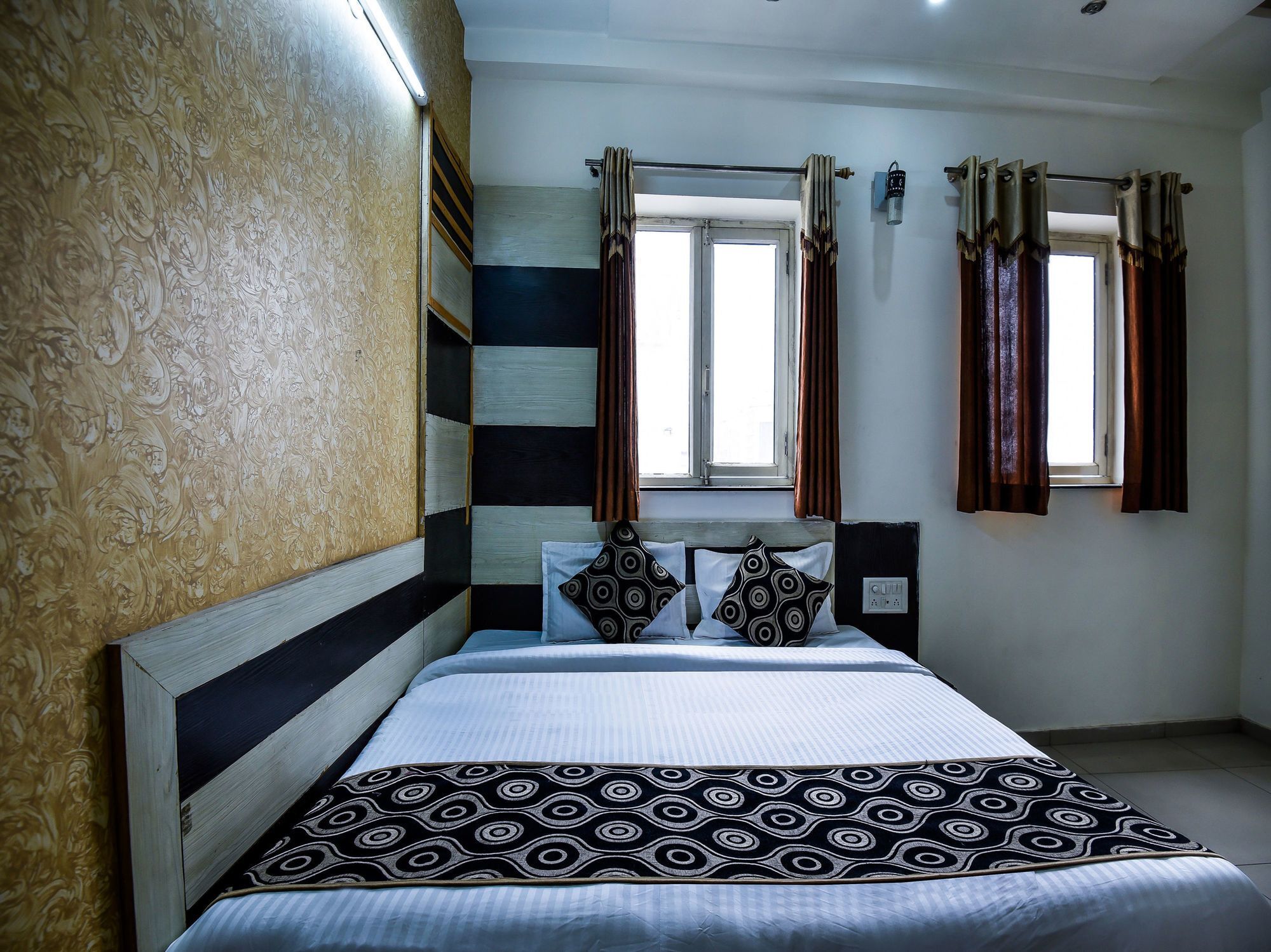 Oyo Flagship Alpine Agra (Uttar Pradesh)