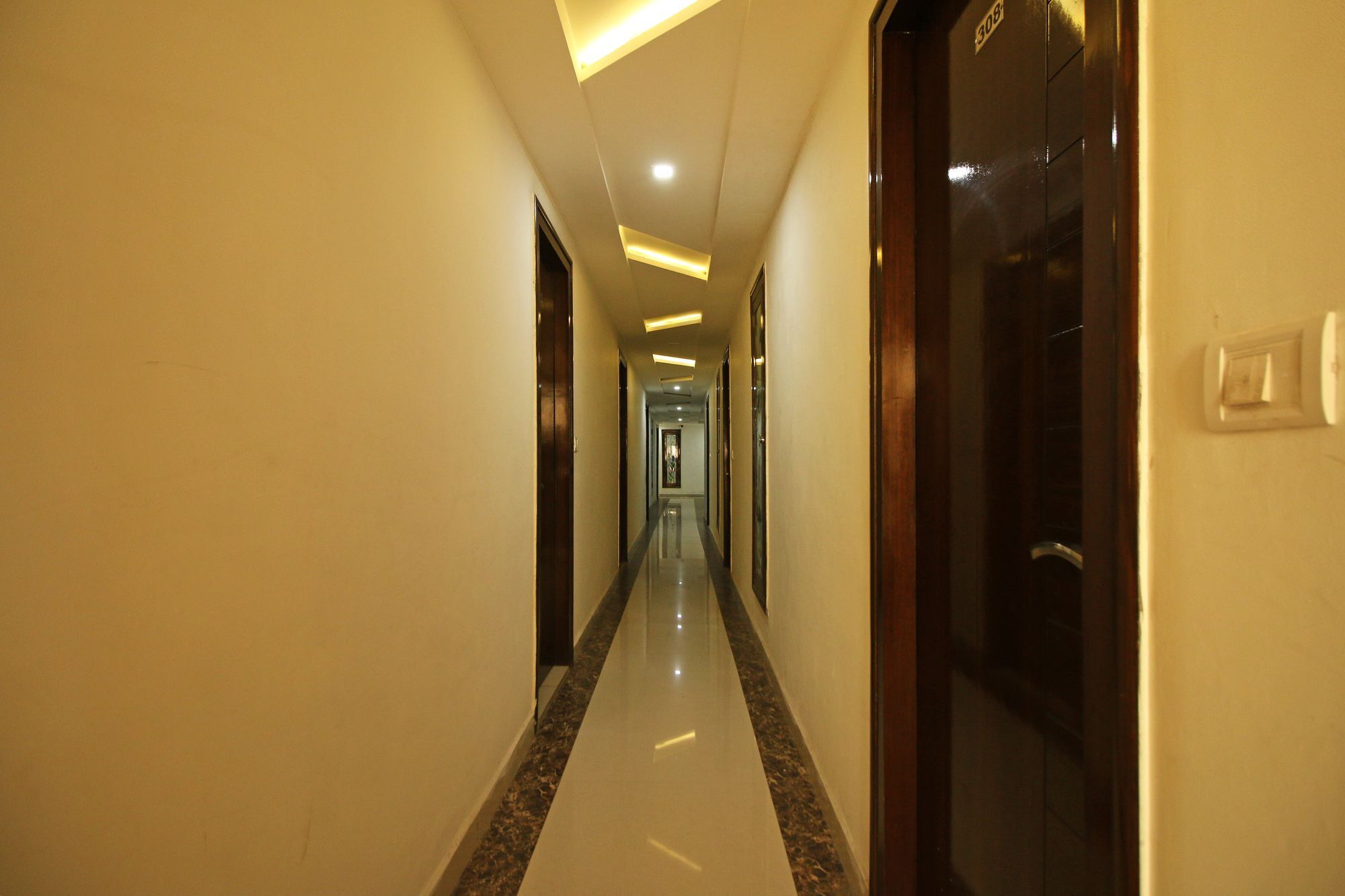 Hotel Oyo 8095 Areeba Agra (Uttar Pradesh)