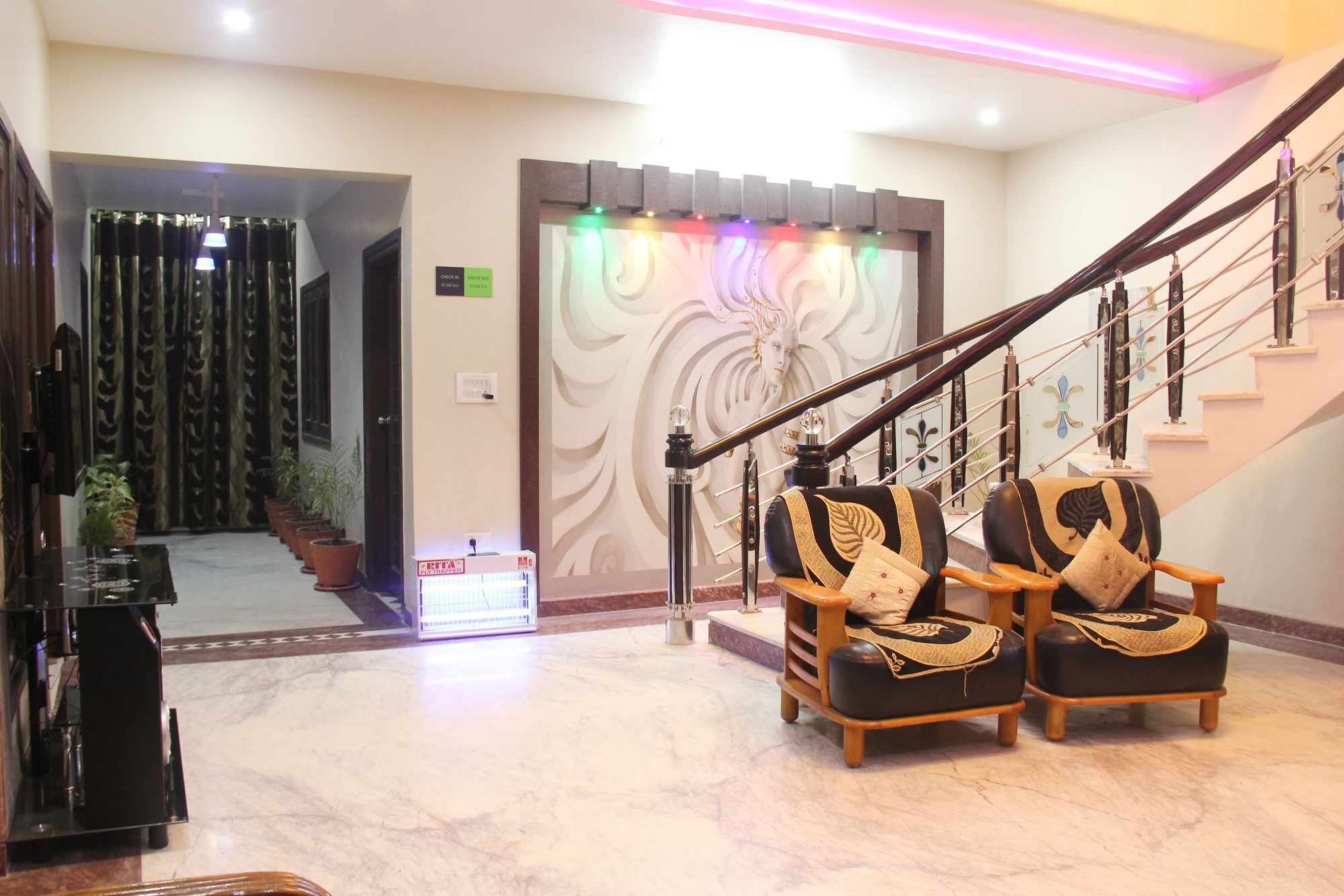Hotel Oyo 4096 Queen Palace Agra 3*