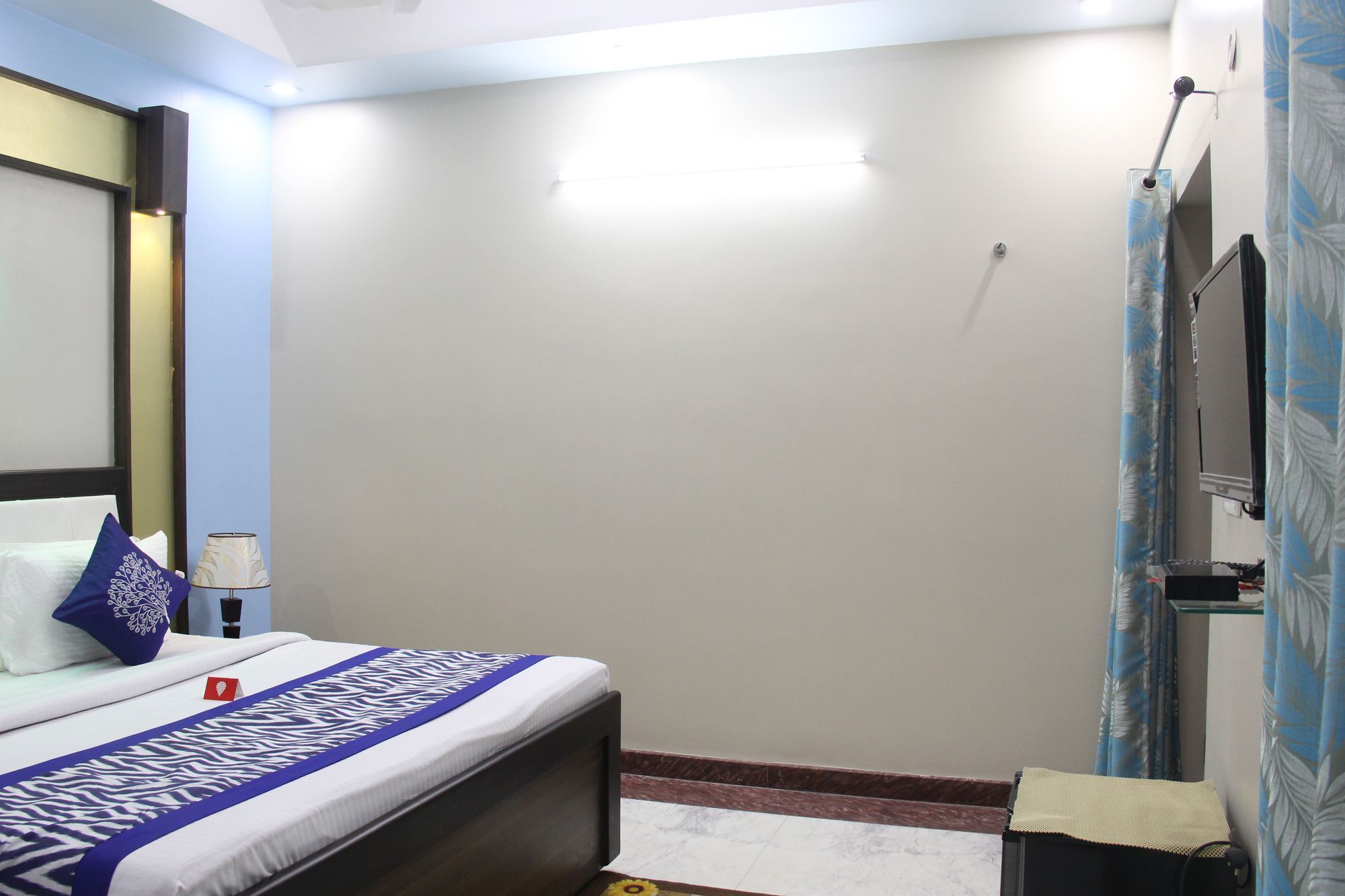 Oyo 4096 Queen Palace Agra Hotel