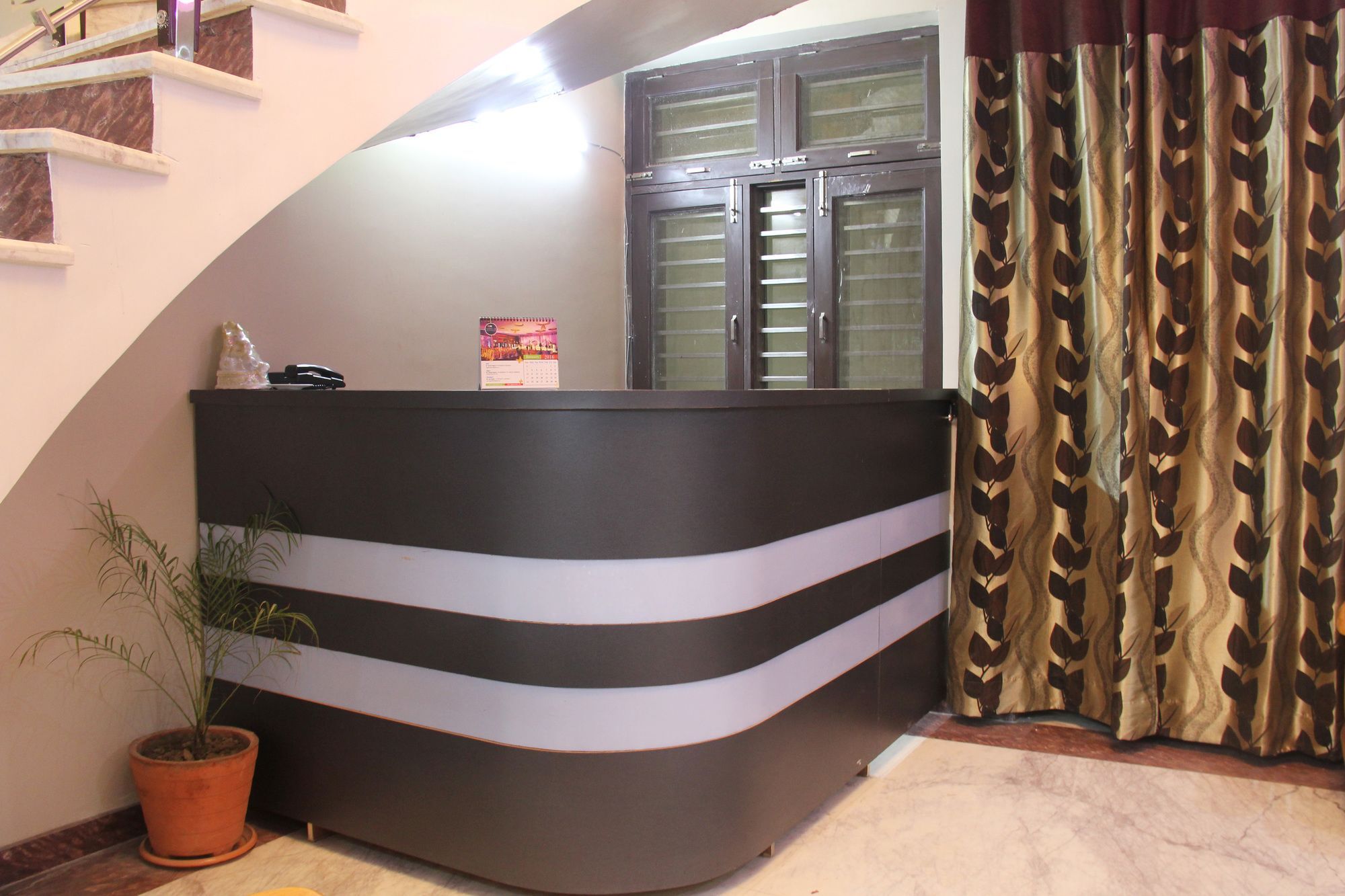 Oyo 4096 Queen Palace Agra 3*