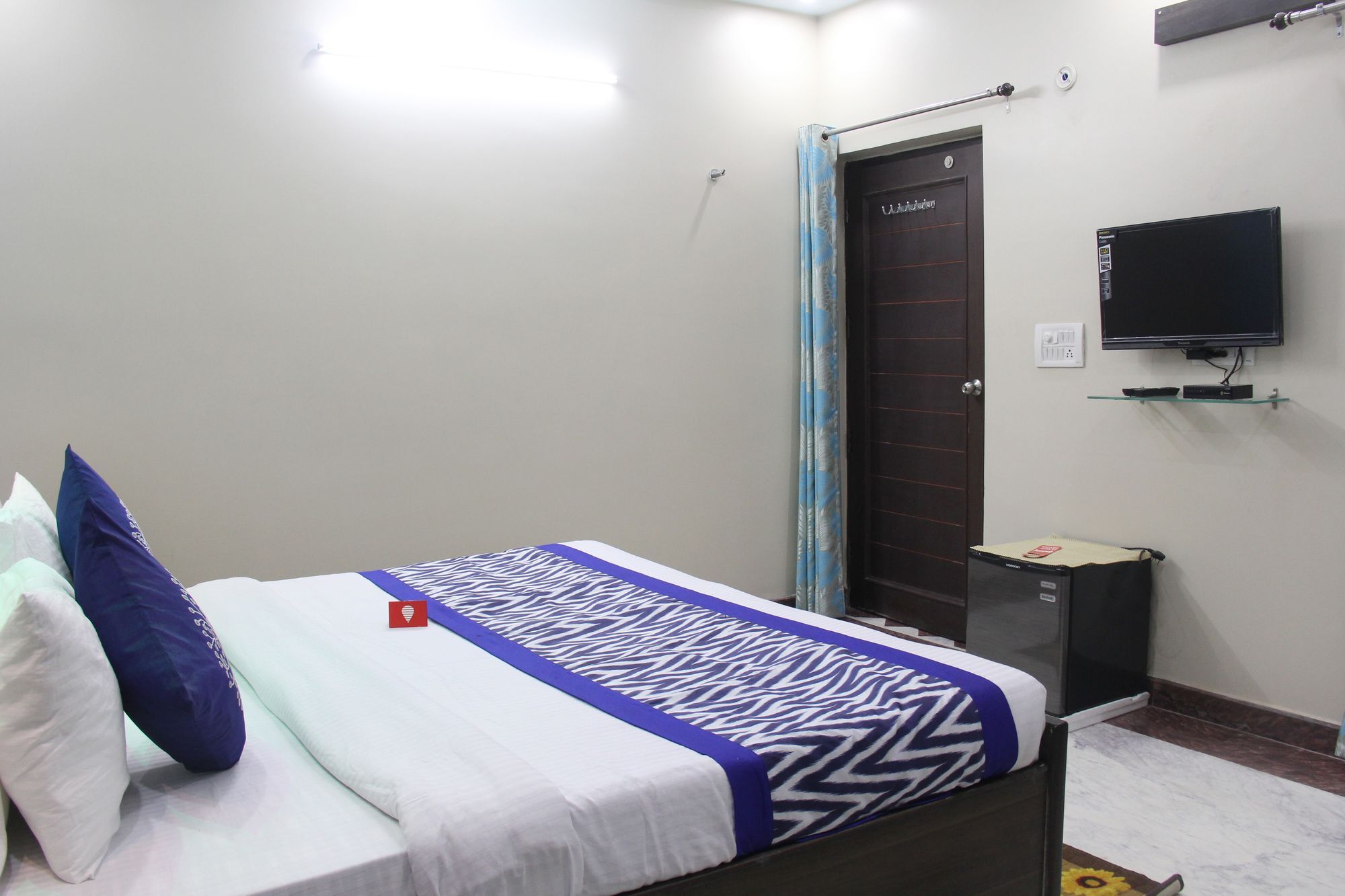 Hotel Oyo 4096 Queen Palace Agra