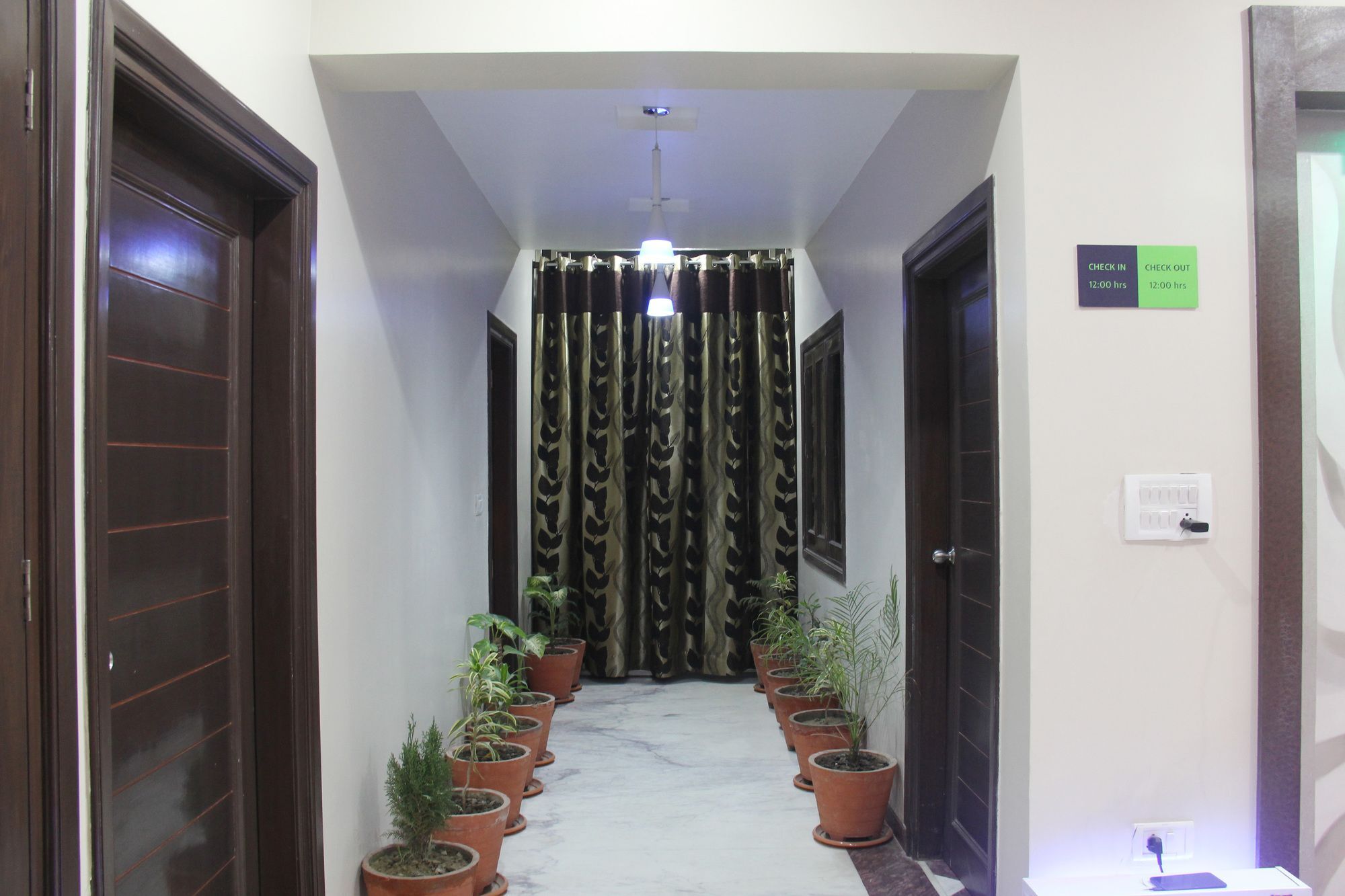Oyo 4096 Queen Palace Agra Hotel Agra (Uttar Pradesh)