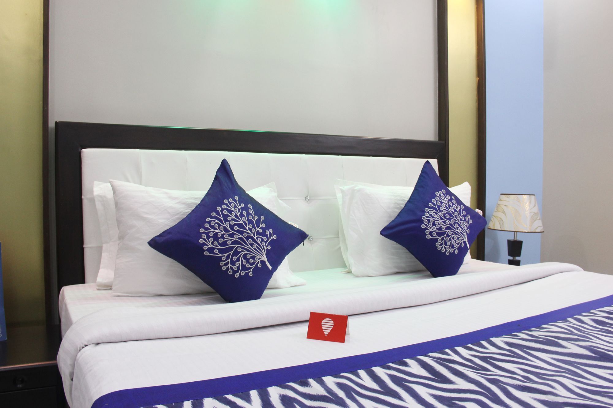 Oyo 4096 Queen Palace Agra Hotel