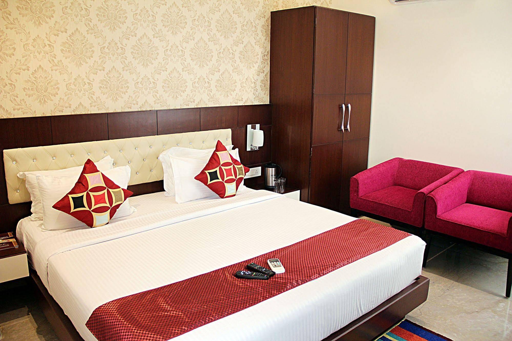 Taj Heights 3*