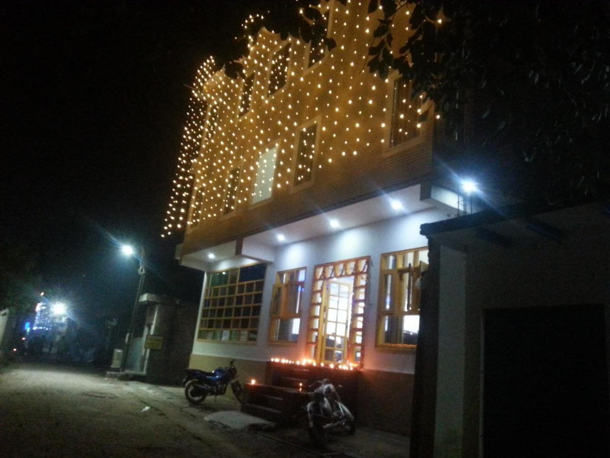 Bed & Breakfast Taj Village - Taj Mahal Distance Only 700 Meter
