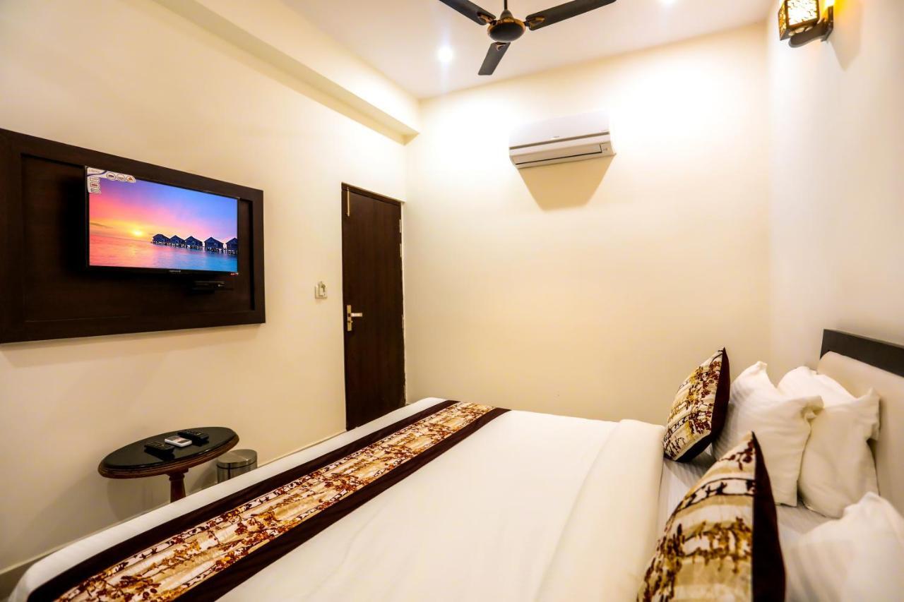Kamla Palace - Near By Taj Mahal Hotel