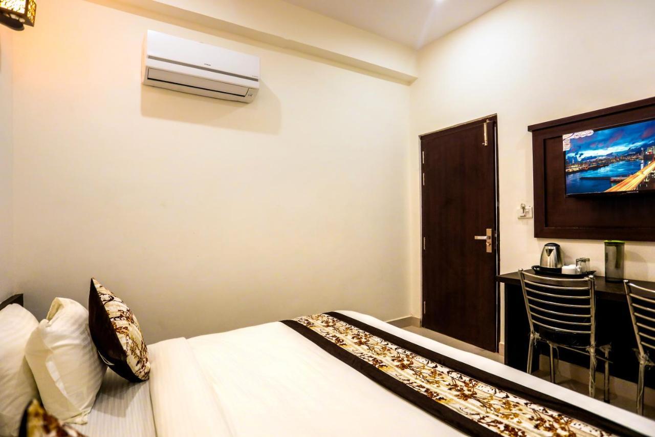 Kamla Palace - Near By Taj Mahal 3*
