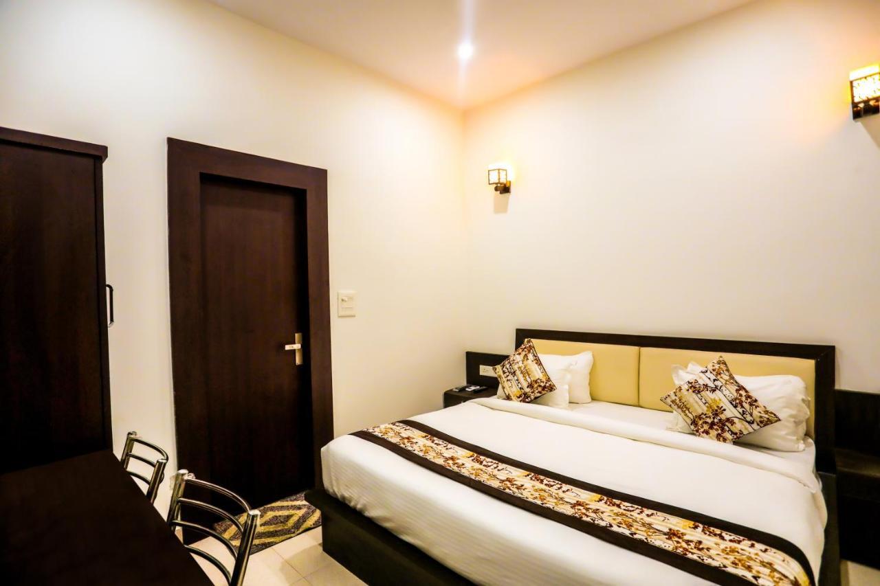 Hotel Kamla Palace - Near By Taj Mahal
