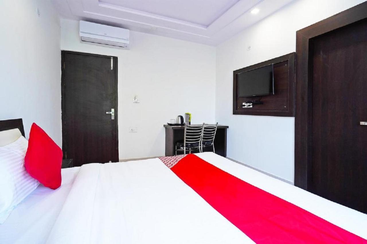 Hotel Kamla Palace - Near By Taj Mahal