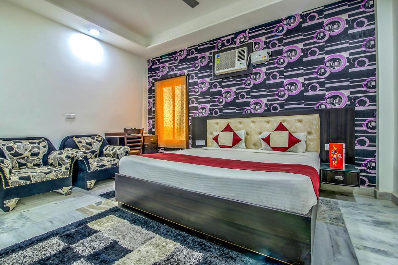 Oyo 8888 Riga Hs Deluxe Agra (Uttar Pradesh)