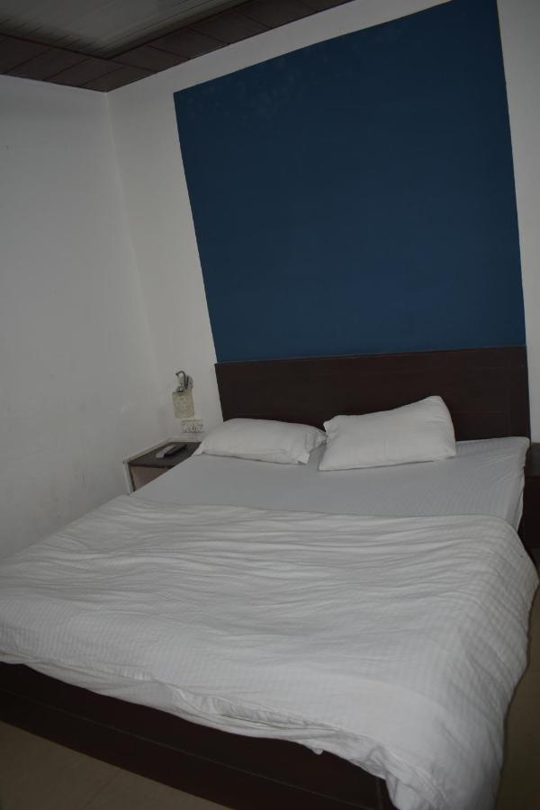 Hotel Radhe *