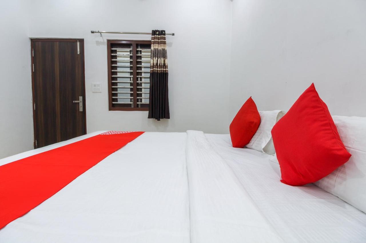 Oyo Js Plaza Hotel
