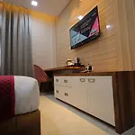 Hotel Taj Crown Plaza