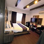 Diamond Divine Rooms A Family Homestay