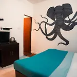 Joey\'S Hostel Agra - 200M From Taj Mahal