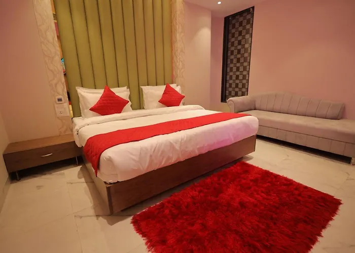Hotel Taj Crown Plaza