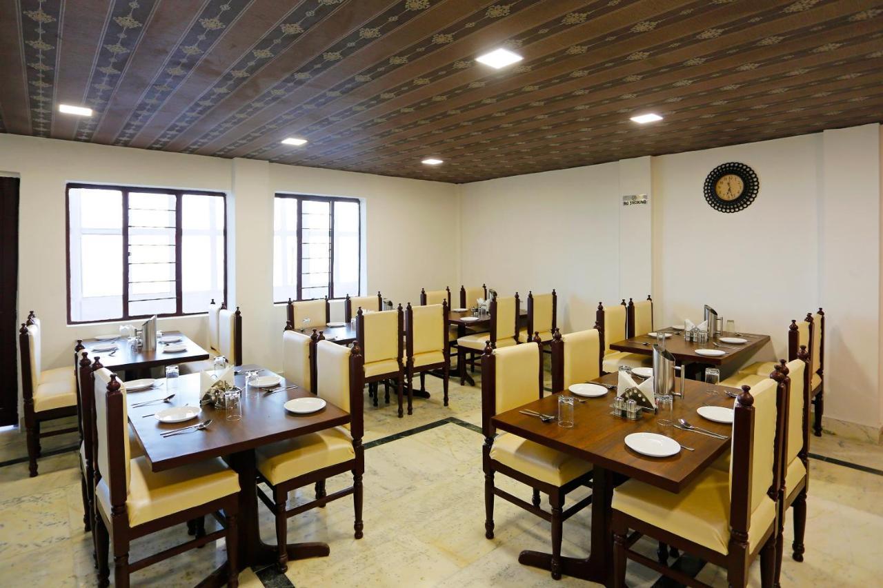 Oyo 8989 Raj Hotel 3*
