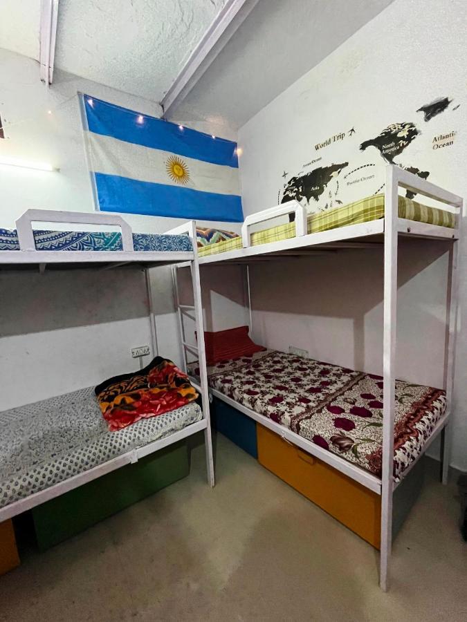 Zigzag Hostel *