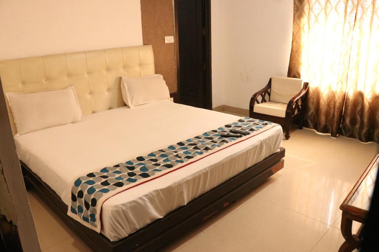 Riya Palace- Near Idgah Railway Station Agra Hotel Agra (Uttar Pradesh)