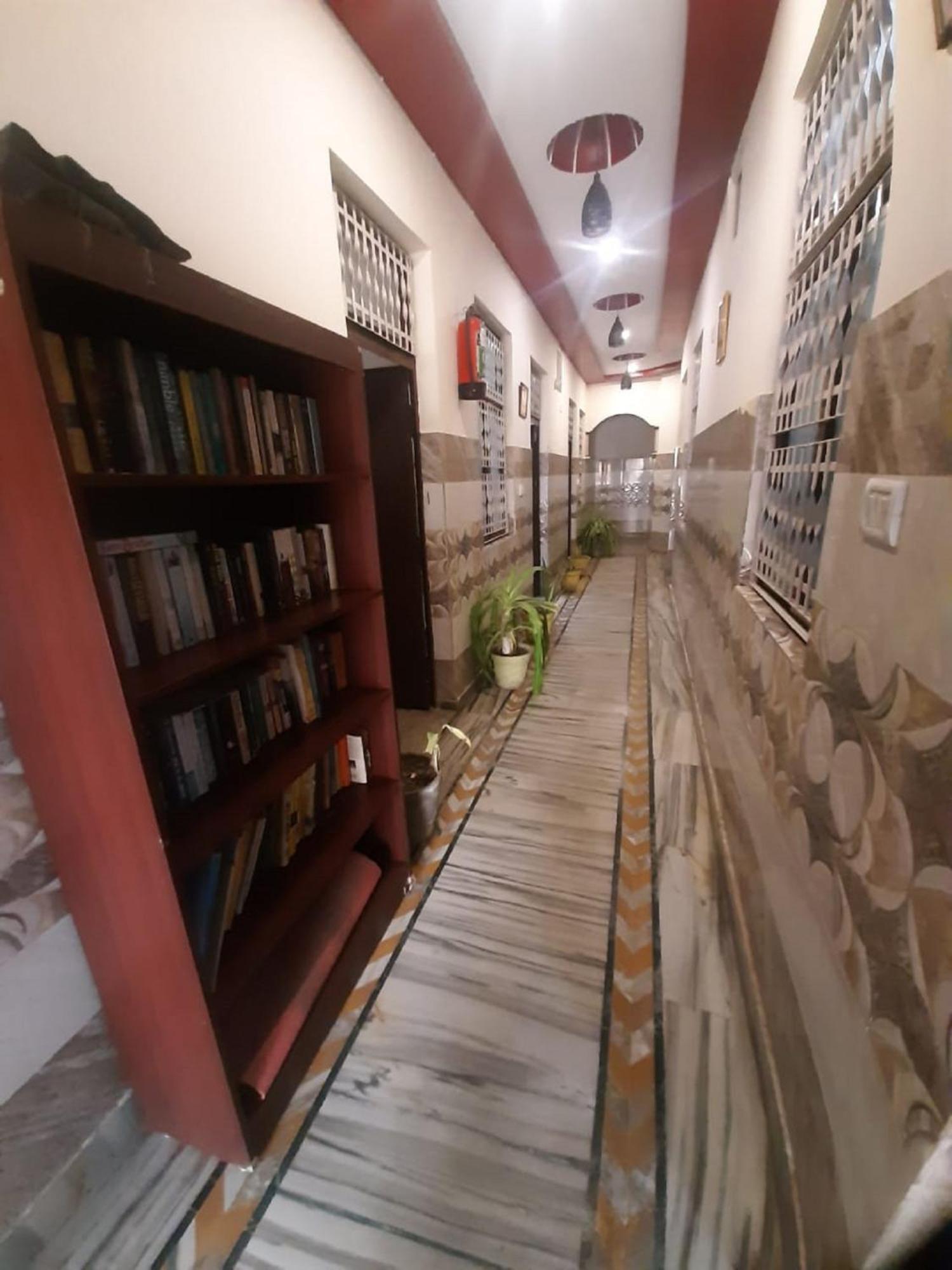 Hostel Friends & Hostel- Near Taj Mahal *