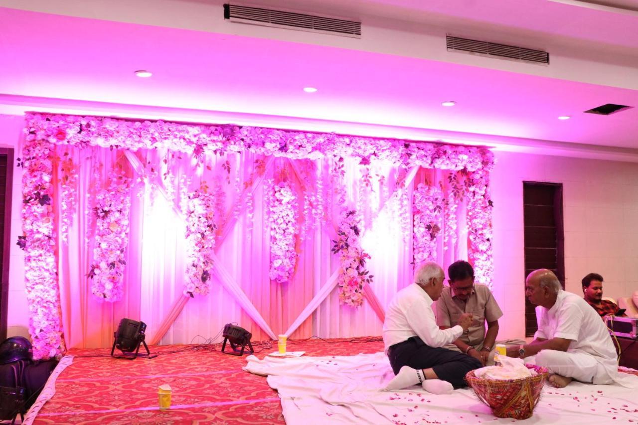 Riya Palace- Near Idgah Railway Station Agra