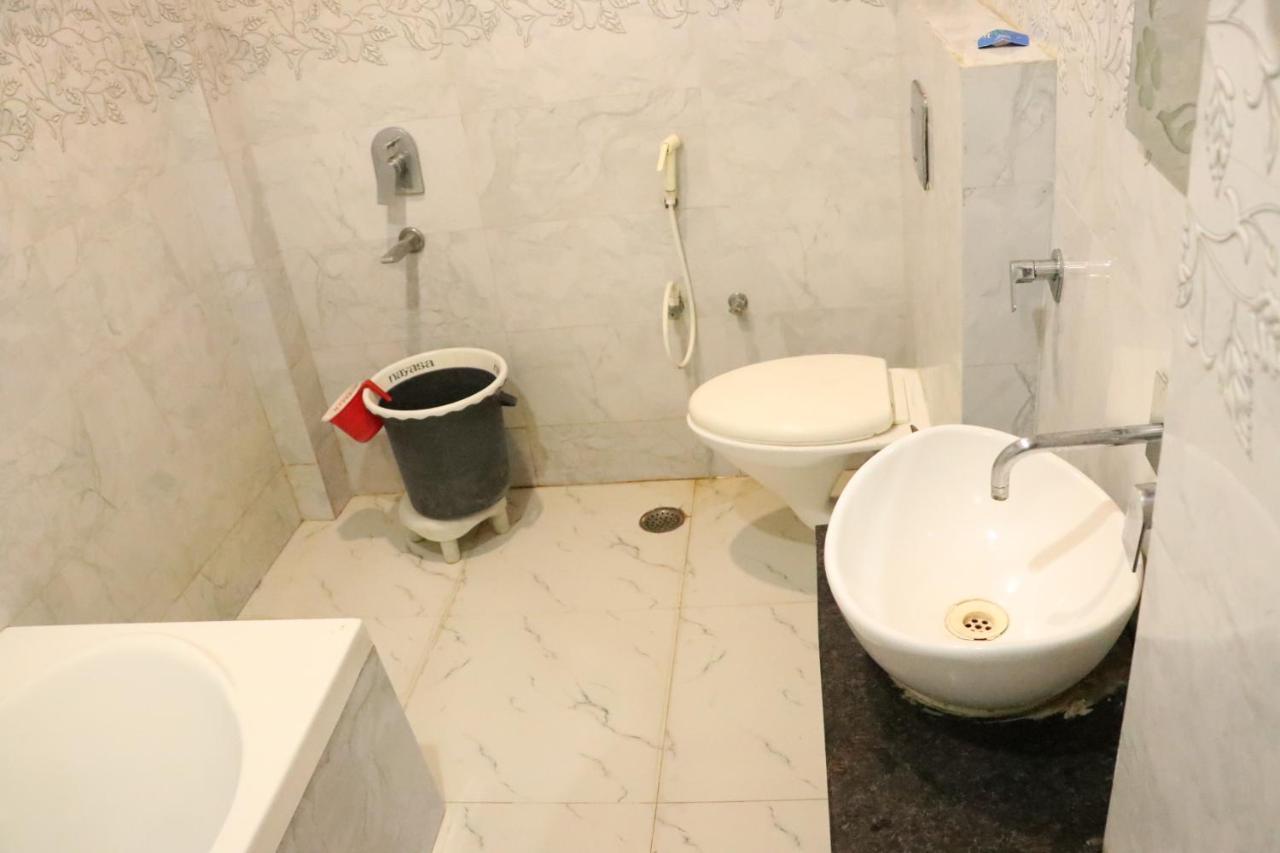 Riya Palace- Near Idgah Railway Station Agra