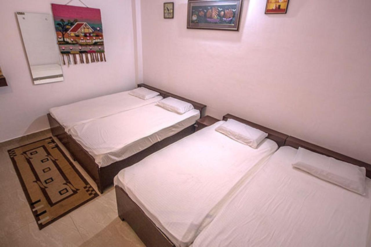 Friends & Hostel- Near Taj Mahal * Agra (Uttar Pradesh)
