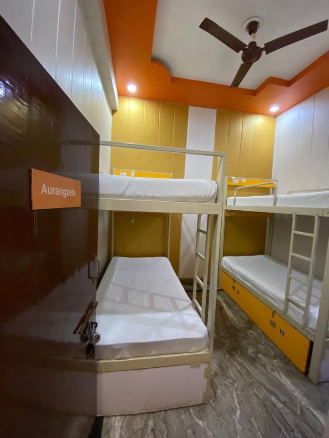 Friends & Hostel- Near Taj Mahal *